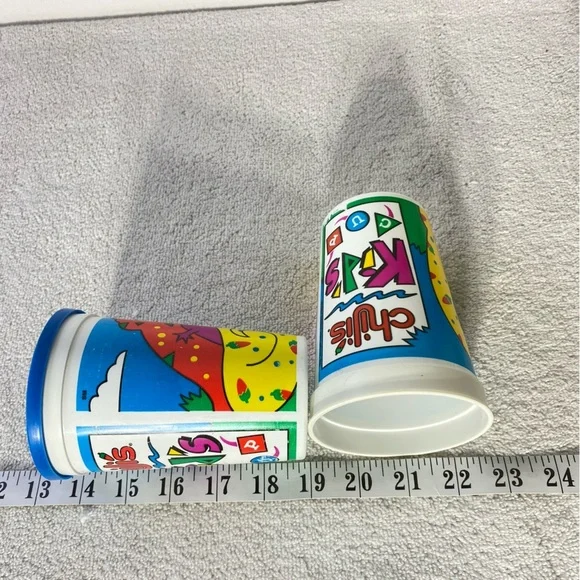5/$35 Vintage 90s Chili’s Plastic Takeaway Souvenir Kid’s Cups W One Lid - Picture 9 of 9